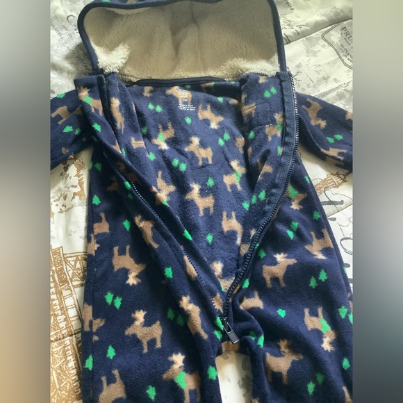 Carters One piece Fall onesie - Picture 2 of 3